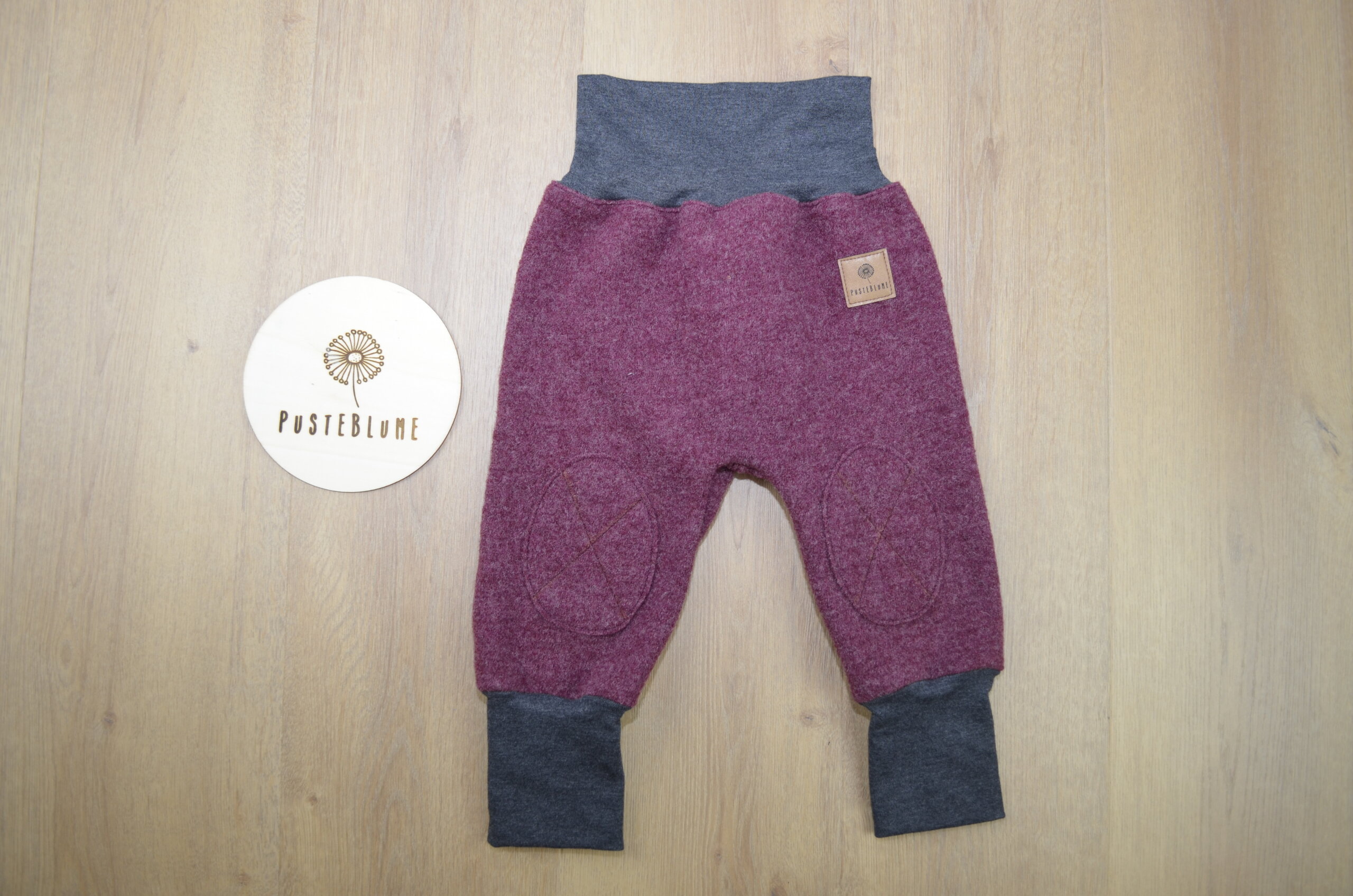 Walkhose weinrot weiß meliert mit grauem Bündchen