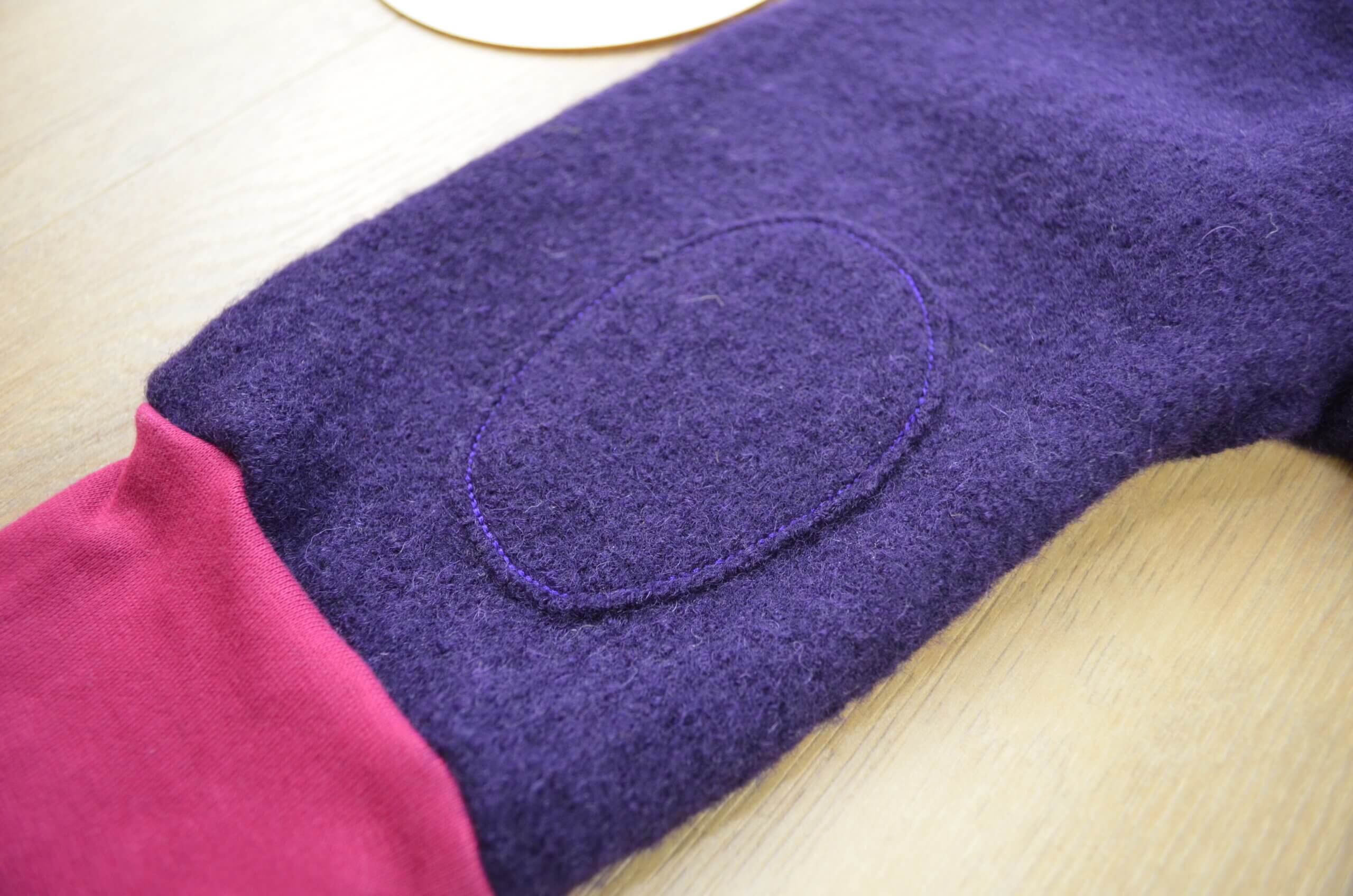 Walkhose lila mit rosa Bündchen, Detailfofo Knieverstärkung