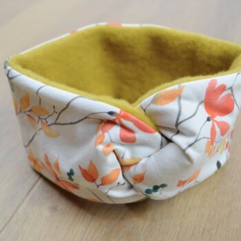 Knotenstirnband, Wollfleece senfgelb, Jersey mit Blüten