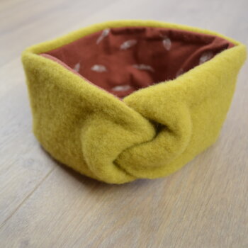Knotenstirnband, Wollfleece senfgelb, Jersey mit Federn