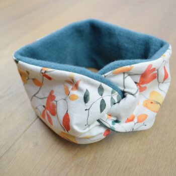 Knotenstirnband, Wollfleece hellblau, Jersey mit Blüten