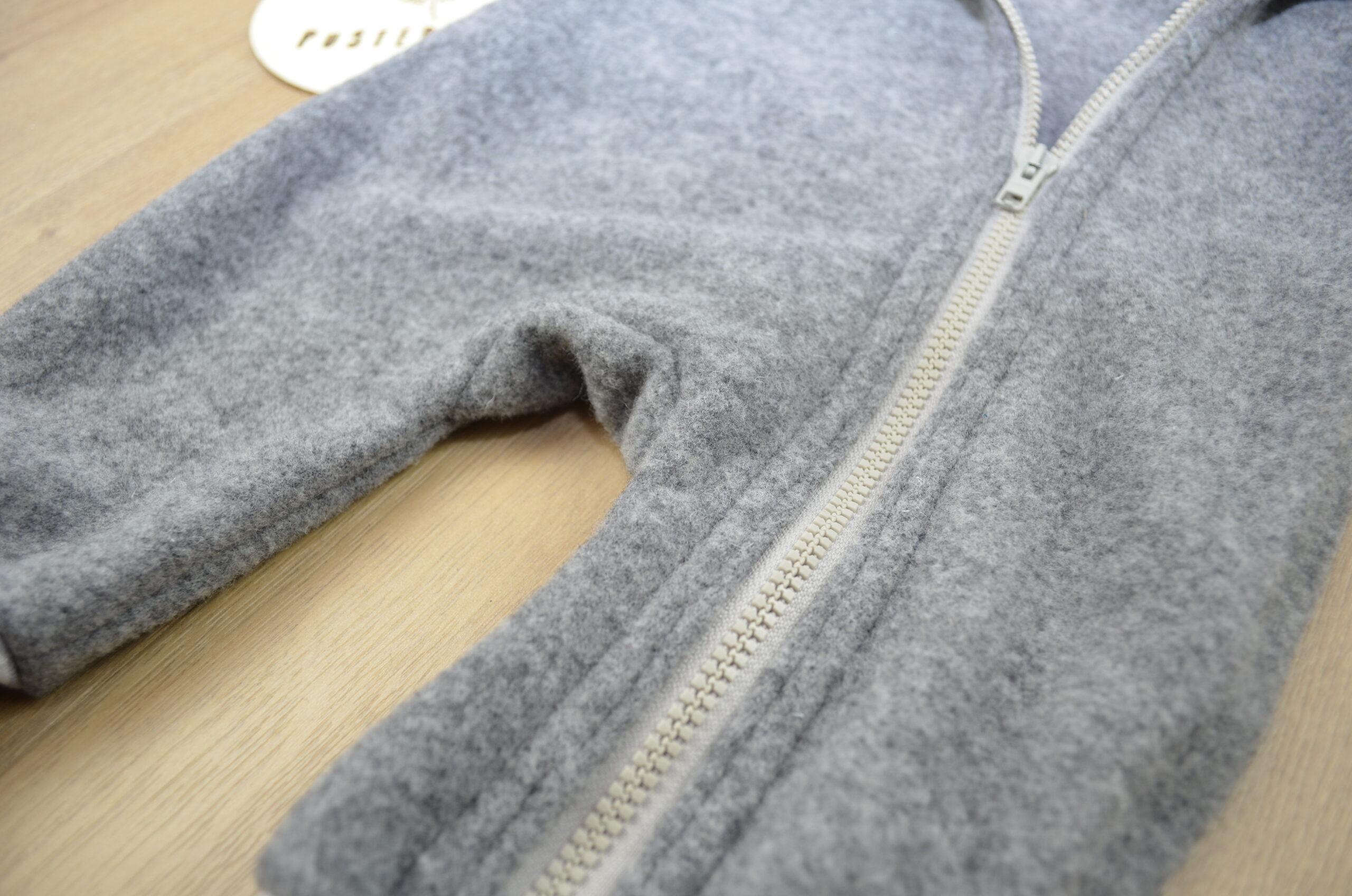 Wollfleeceoverall, grau meliert, Detailfoto