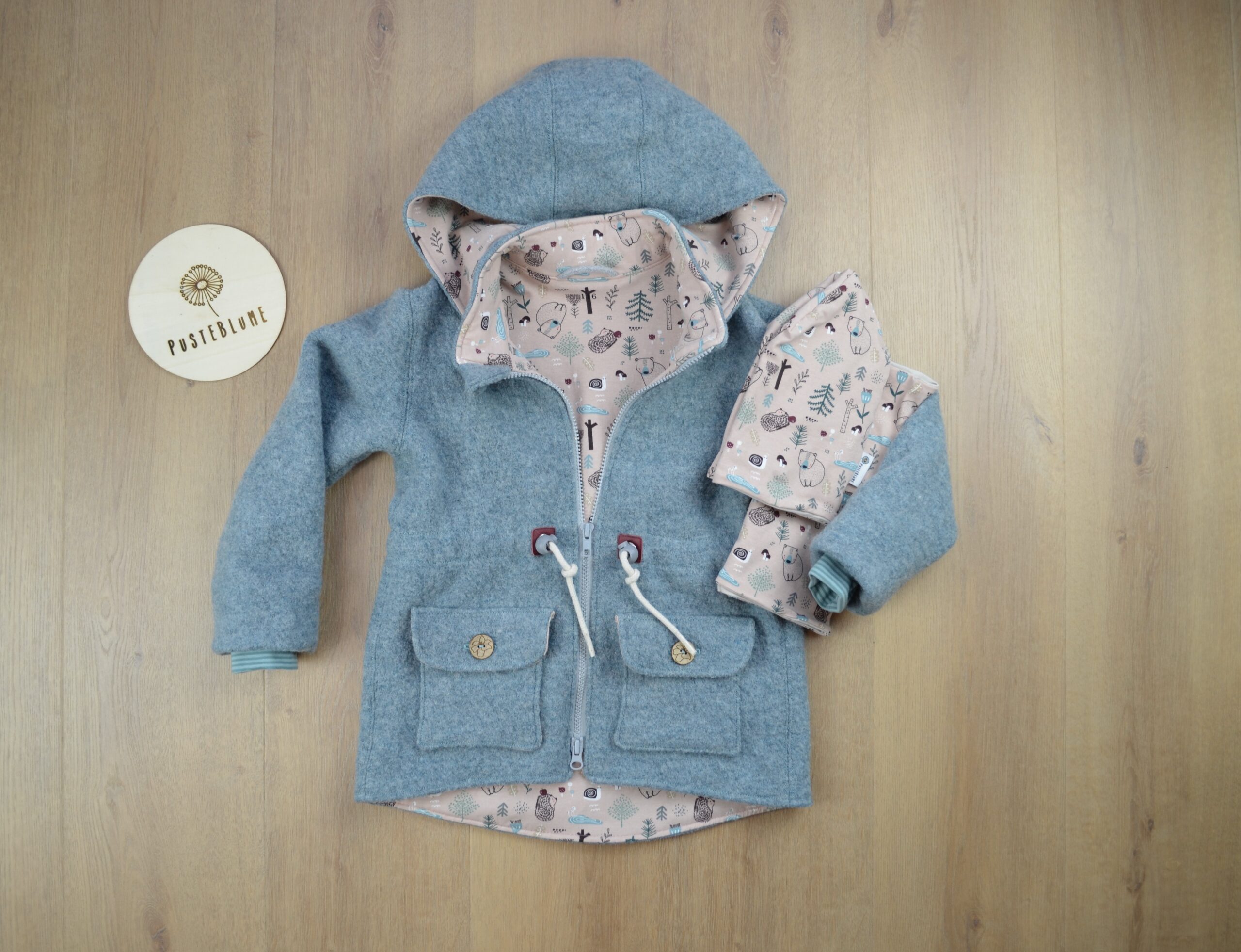 Walkparka, eisblau mit Bären und Igeln